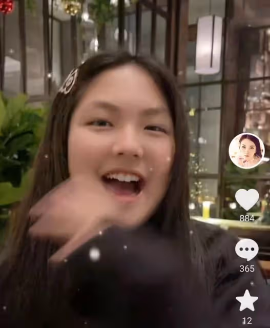 李湘離婚後首曬女兒,12歲王詩齡瘦成瓜子臉,滿臉笑不受父母影響