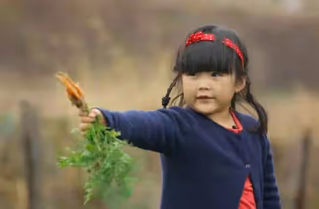 李湘離婚後首曬女兒,12歲王詩齡瘦成瓜子臉,滿臉笑不受父母影響