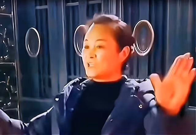 果然是一家人！陳亞男母親高調亮相銀幕，代言痔瘡廣告引網友熱議