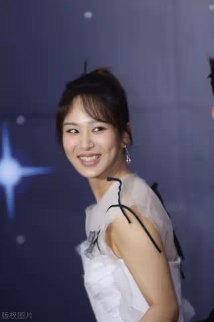 人人皆黃聖依,打壓穎兒,耽誤楊紫星途,巨力只有黃聖依呆的下去