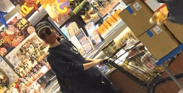 TVB前花旦與未婚夫合體逛超市,鮮少交流默契足,年初才宣布訂婚