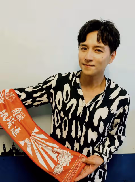 38歲男星做公益拍賣自己,自曝被粉絲送房,女星出價4萬與其互動