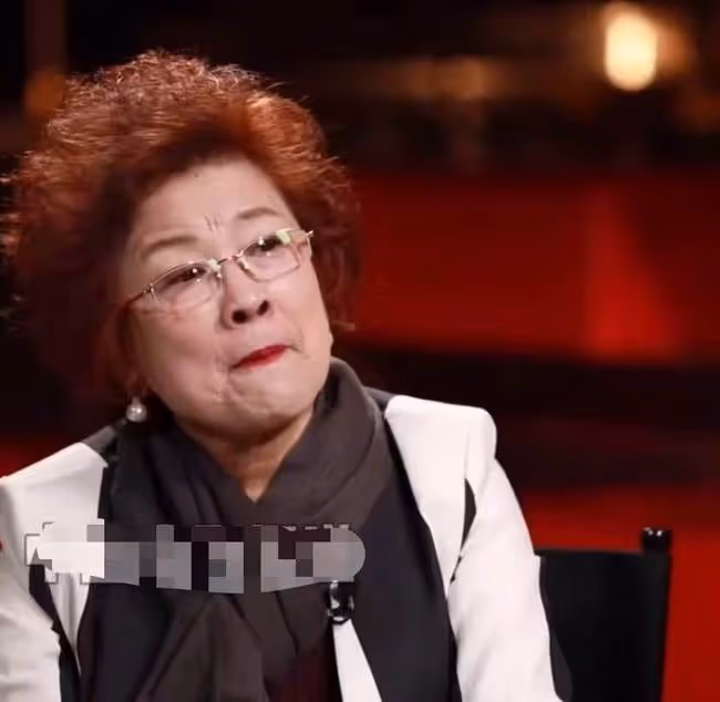 70歲老戲骨自曝為拍戲致終生不孕,膝下唯有一養女,哭稱無怨無悔