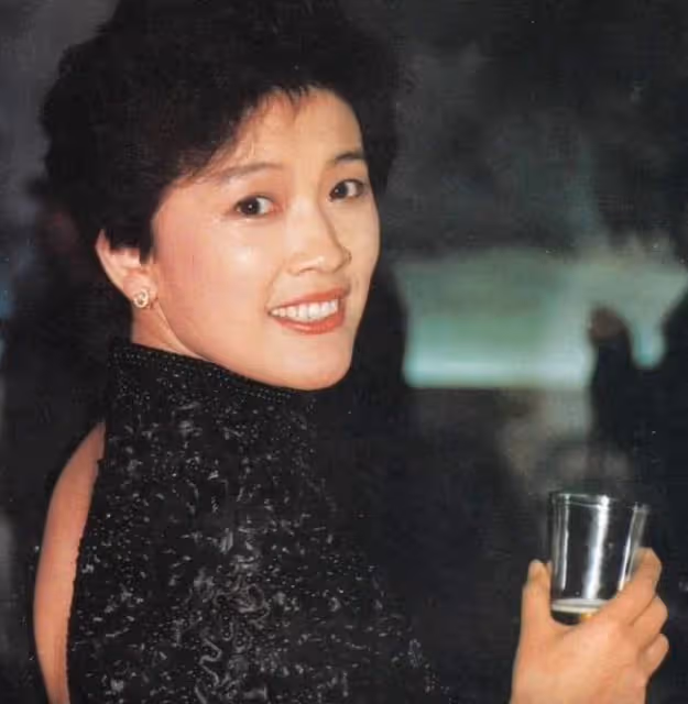 70歲老戲骨自曝為拍戲致終生不孕,膝下唯有一養女,哭稱無怨無悔