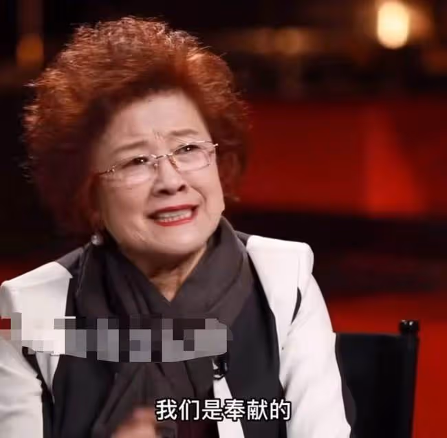 70歲老戲骨自曝為拍戲致終生不孕,膝下唯有一養女,哭稱無怨無悔
