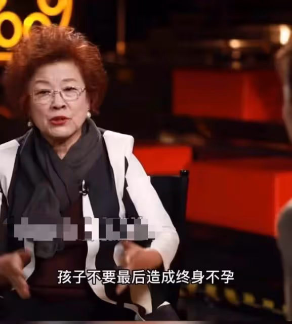 70歲老戲骨自曝為拍戲致終生不孕,膝下唯有一養女,哭稱無怨無悔