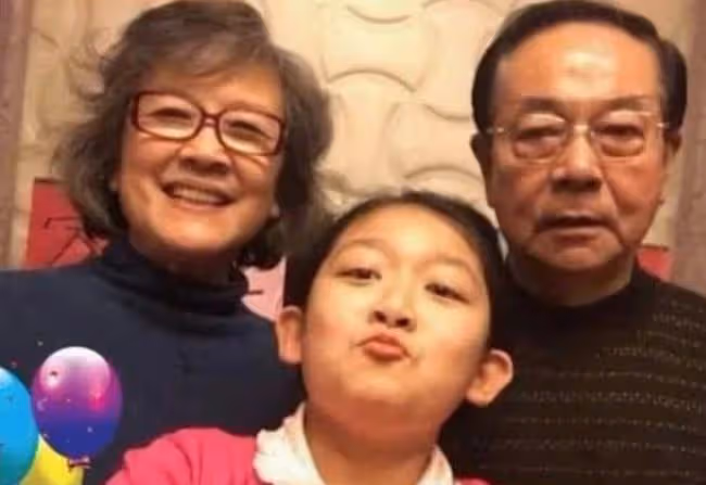 70歲老戲骨自曝為拍戲致終生不孕,膝下唯有一養女,哭稱無怨無悔