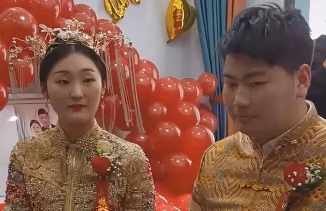 陳亞男媽媽接代言拍痔瘡廣告,妝容精緻笑容自信,被贊明星范十足