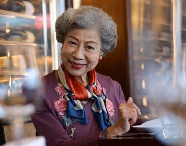 87歲TVB著名老戲骨獨自坐地鐵,獲乘客讓座,至今未婚仍孤身一人