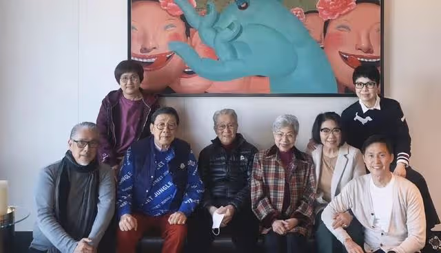 87歲TVB著名老戲骨獨自坐地鐵,獲乘客讓座,至今未婚仍孤身一人