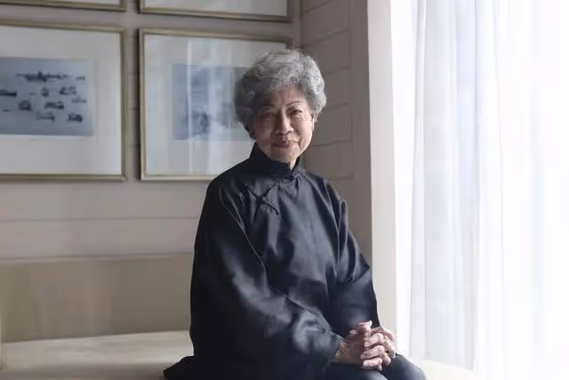 87歲TVB著名老戲骨獨自坐地鐵,獲乘客讓座,至今未婚仍孤身一人