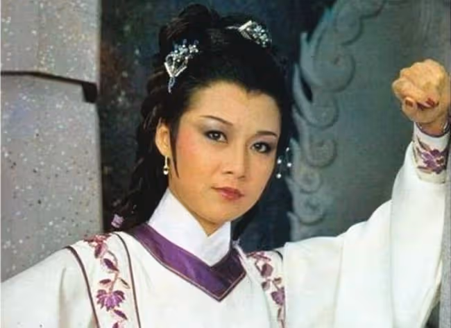 喪妻4年!70歲郭鋒走出陰霾內地復出拍戲,大排檔吃飯笑容滿面