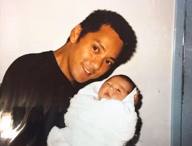 莫少聰為10歲女兒慶生,親密靠肩感情好,與洪欣兒子卻關係疏離