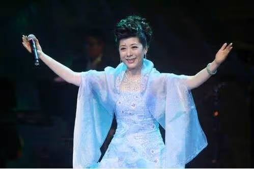 眾星慶文代會圓滿閉幕!章子怡秦海璐首露面,68歲關牧村短髮亮眼
