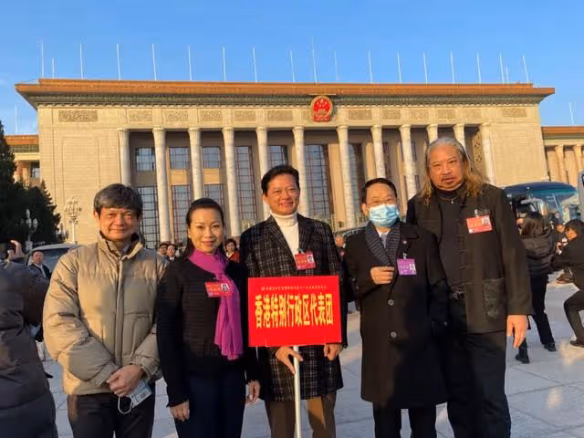 眾星慶文代會圓滿閉幕!章子怡秦海璐首露面,68歲關牧村短髮亮眼