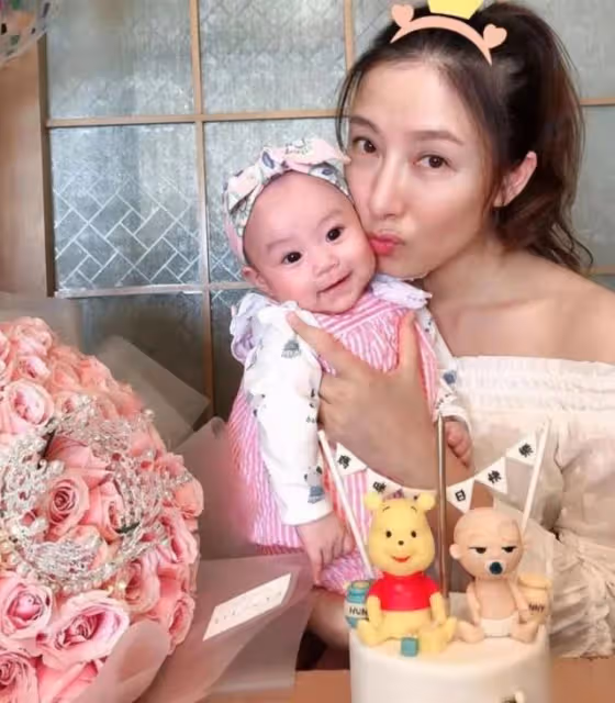恭喜!TVB小生曬兒子腳丫照報平安,視後太太秘密誕子湊成好字