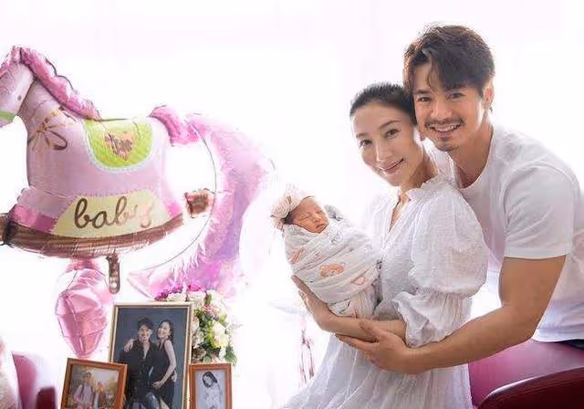 恭喜!TVB小生曬兒子腳丫照報平安,視後太太秘密誕子湊成好字