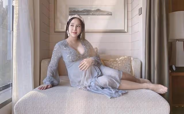 恭喜!35歲香港著名歌手宣布二胎產女,嫁科學家丈夫兩年抱倆