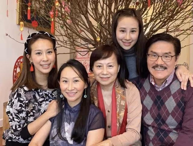 恭喜！35歲香港著名歌手宣布二胎產女，嫁科學家丈夫兩年抱倆