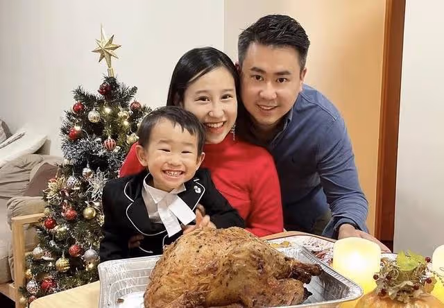恭喜！35歲香港著名歌手宣布二胎產女，嫁科學家丈夫兩年抱倆