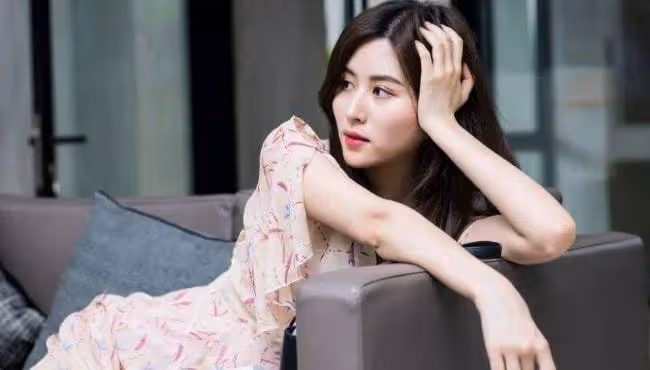 送女兒上學,見到兒時白月光,她不知道我是暗戀了她七年的小胖子