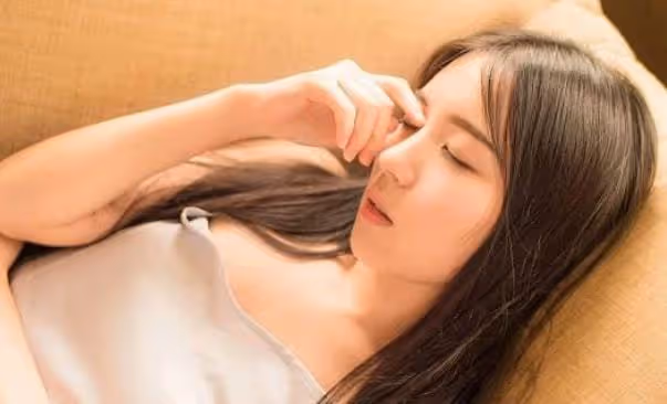 「姨媽痛,還好有你陪」,和男友三年,他當我面對別的女人獻殷勤