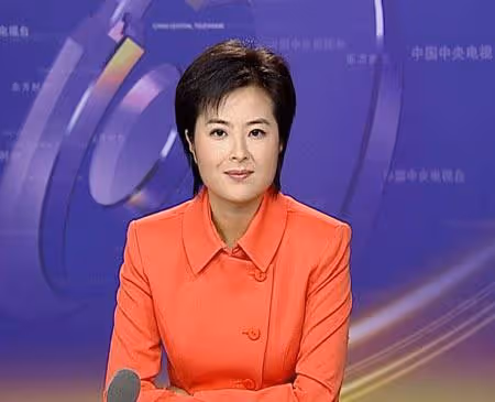 著名央視主持人張泉靈:被大18歲丈夫寵成寶,辭職後投資變富婆