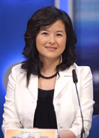 著名央視主持人張泉靈:被大18歲丈夫寵成寶,辭職後投資變富婆