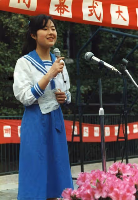 著名央視主持人張泉靈:被大18歲丈夫寵成寶,辭職後投資變富婆
