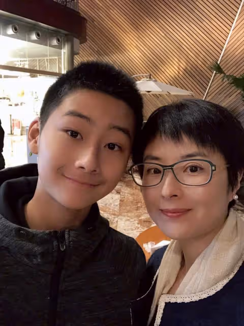 著名央視主持人張泉靈:被大18歲丈夫寵成寶,辭職後投資變富婆