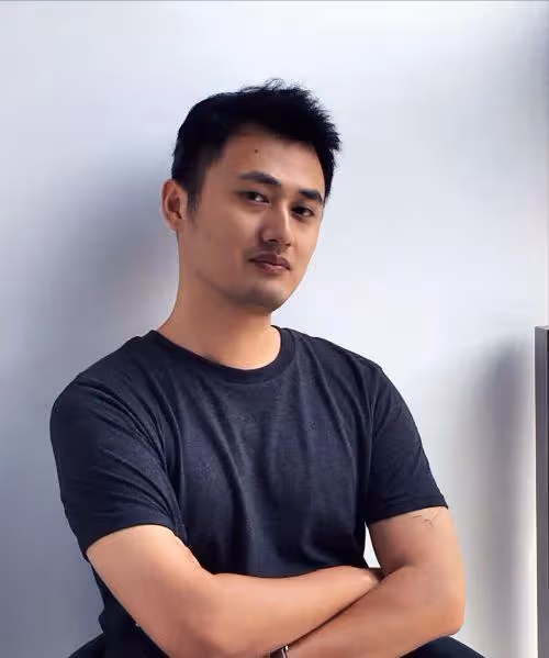 著名央視主持人張泉靈:被大18歲丈夫寵成寶,辭職後投資變富婆