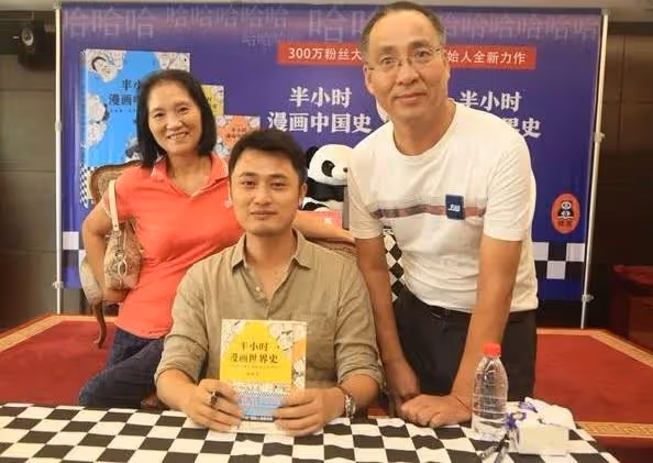 著名央視主持人張泉靈:被大18歲丈夫寵成寶,辭職後投資變富婆