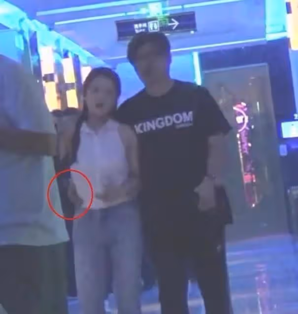 李湘離婚後首曬女兒近照,王詩齡對著鏡頭心情好,或未被父母影響