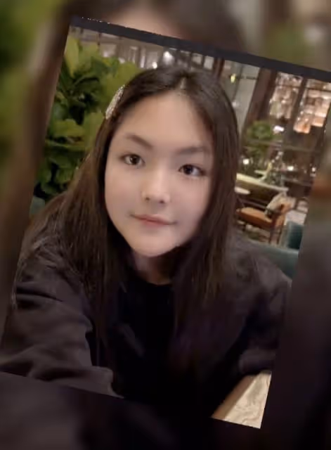李湘離婚後首曬女兒近照,王詩齡對著鏡頭心情好,或未被父母影響