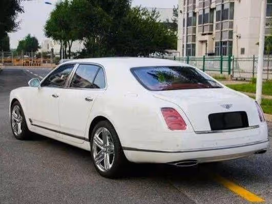 前妻再婚,我開豪車參加她婚禮,收到她的一萬轉帳,我後悔落淚