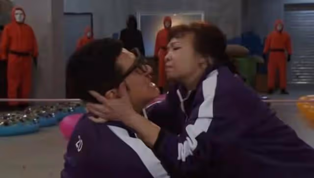 假戲真做！《愛回家》TVB男星遭群姐熱情獻吻，事後稱有輕生念頭