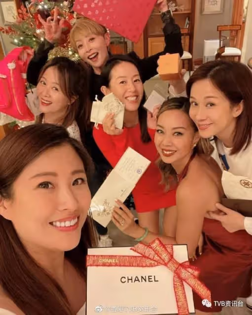 梁靖琪悉心打扮出席「七魔女」聖誕Party 佘詩曼留內地工作缺席