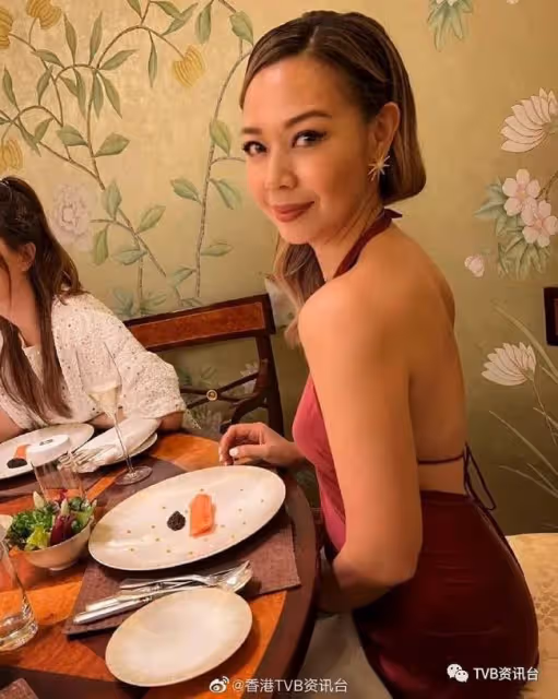 梁靖琪悉心打扮出席「七魔女」聖誕Party 佘詩曼留內地工作缺席