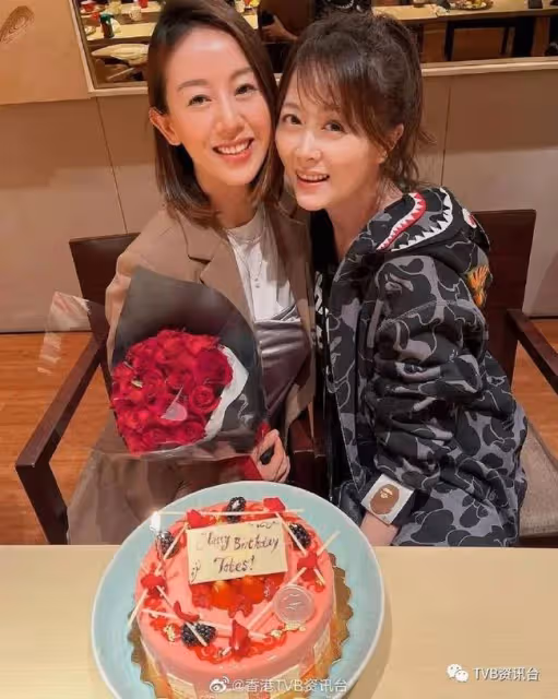 梁靖琪悉心打扮出席「七魔女」聖誕Party 佘詩曼留內地工作缺席