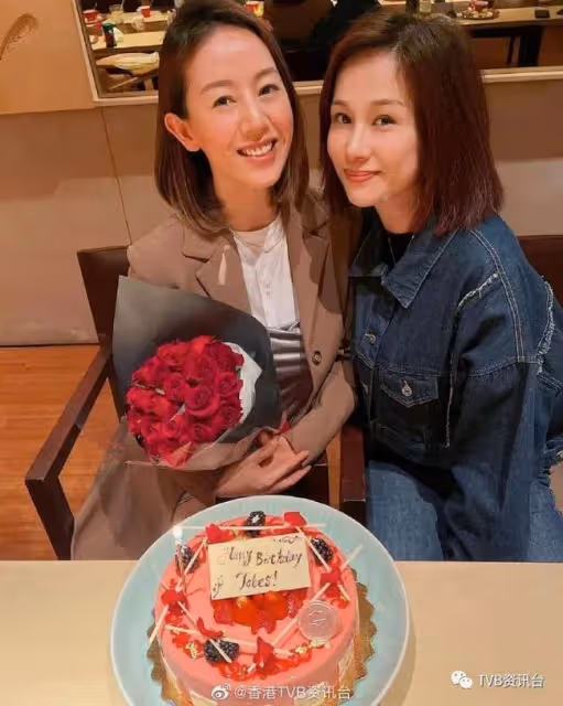 梁靖琪悉心打扮出席「七魔女」聖誕Party 佘詩曼留內地工作缺席