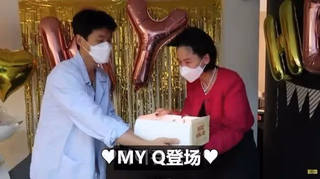 元祖MC離婚三年公開新戀情!男方同歲歌手兼畫家!