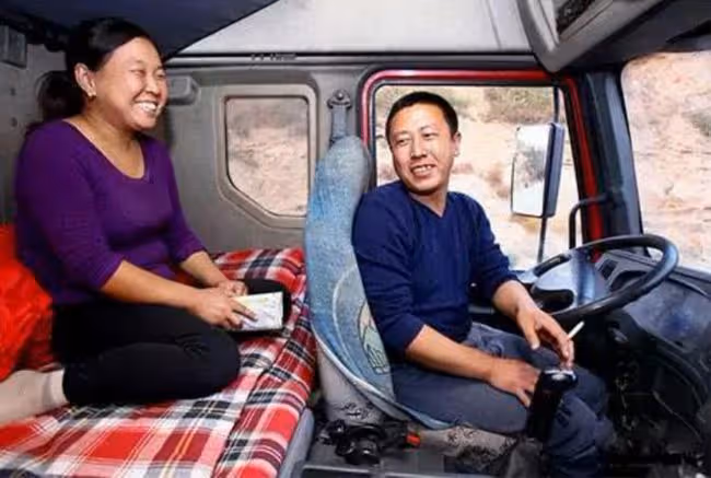 跑長途的貨車司機為啥都喜歡帶個女人,要不是有需求,誰也不想帶