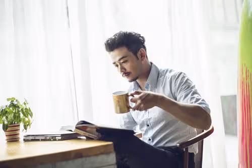 朱亞文楊爍硬漢的凋零,流量橫行的年代,他們為何走錯路?