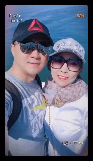 主持人吳曉蕾高調秀恩愛,曬與丈夫親密合照,現創業當老闆太愜意