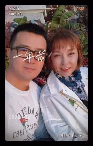 主持人吳曉蕾高調秀恩愛,曬與丈夫親密合照,現創業當老闆太愜意