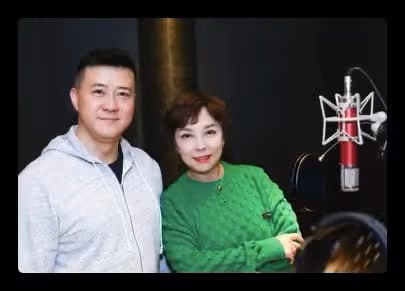 主持人吳曉蕾高調秀恩愛,曬與丈夫親密合照,現創業當老闆太愜意