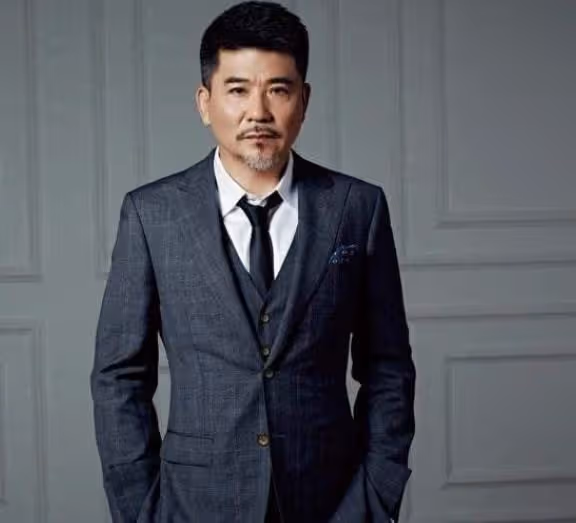 「戲紅人不紅」的「老戲骨」,照顧重病髮妻30年,晚年無子唯狗相伴
