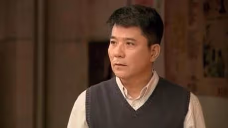 「戲紅人不紅」的「老戲骨」,照顧重病髮妻30年,晚年無子唯狗相伴