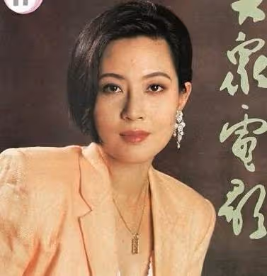 「戲紅人不紅」的「老戲骨」,照顧重病髮妻30年,晚年無子唯狗相伴