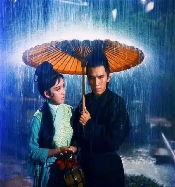 她曾是亞洲影后,晚年落魄到拖欠房租三年,死後發臭才被人發現